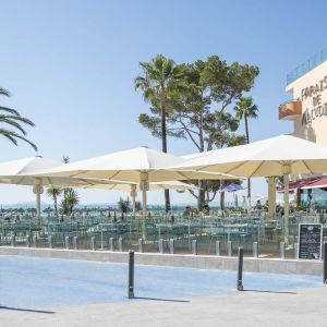 Covering the terrace with umbrellas and pergolas